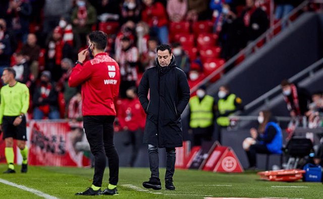 Xavi Hernandez, coach of FC Barcelona, looks on during the Spanish Copa del Rey football match played between Athletic Club and FC Barcelona at San Mames stadium on January 20, 2022 in Bilbao, Spain.