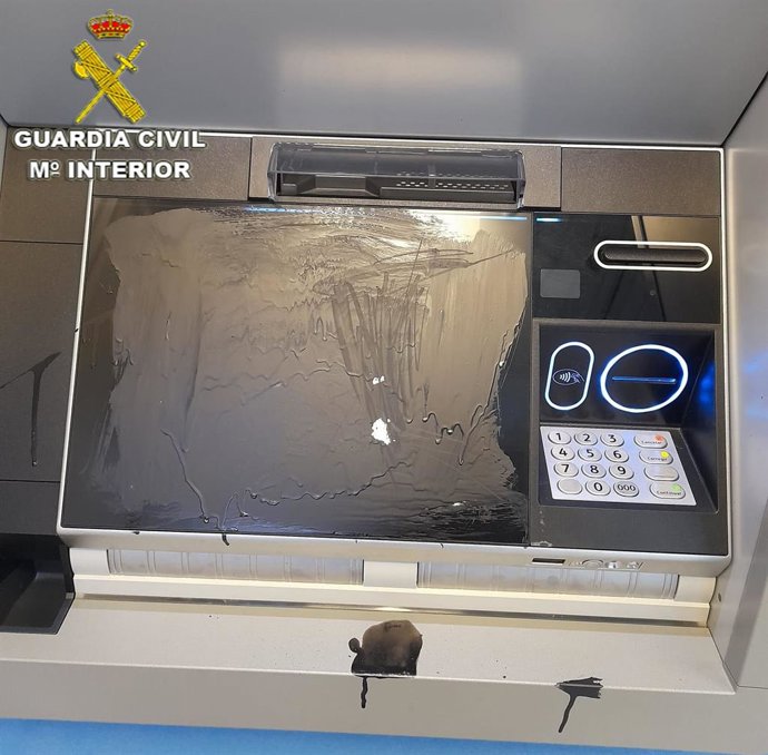 Daños registrados en uno de los cajeros de Forcarei