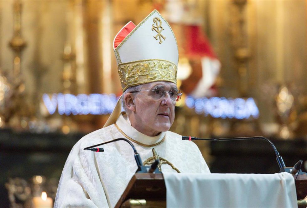 El cardenal Carlos Osoro oficia la Misa posterior a la tradicional bendición de animales en la Parroquia de San Antón durante el día del patrón de los animales, a 17 de enero de 2022, en Madrid (España).