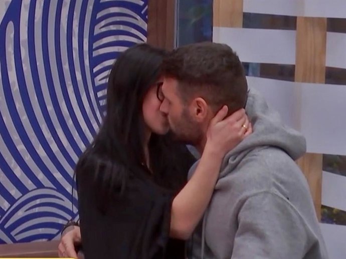 ELENA Y ALBERTO PROTAGONIZAN EL PRIMER BESO DE 'SECRET STORY'