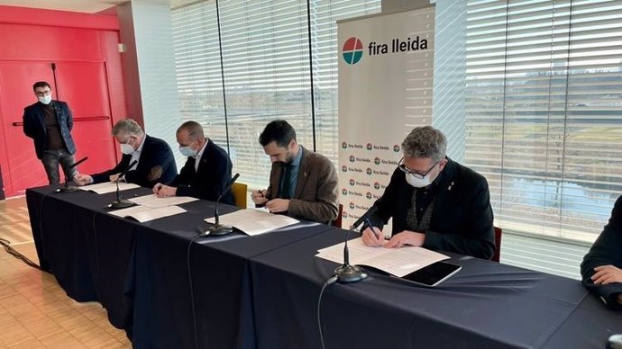 El president de la Diputació de Lleida, Joan Talarn, signa el protocol de collaboració amb la Conselleria d'empresa i Treball de la Generalitat, l'Ajuntament de Lleida, la Cambra de Comer i la Fira de Lleida.