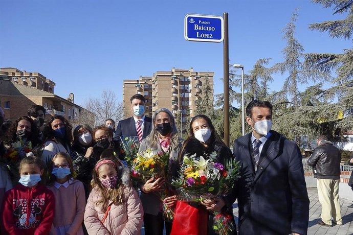 Archivo - Inauguración del parque dedicado al representante vecinal de Campo Verde Brígido López