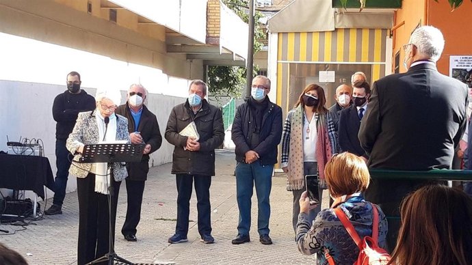Inauguración de la nueva denominación de una plaza en Rochelambert dedicada a la dirigente vecinal Loli Morales