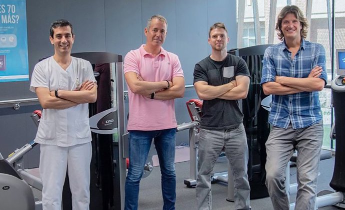 De izquierda a derecha los investigadores Nicolás Martínez Velilla, Mikel Izquierdo, Mikel López Sáez de Asteasu y Fabricio Zambóm-Ferraresi