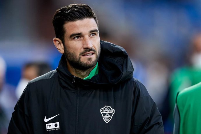 Archivo - Dario Benedetto of Elche CF looks on during the Spanish league, La Liga, football match between Deportivo Alaves and Elche CF at Mendizorrotza on 26 of October, 2021 in Vitoria, Spain.