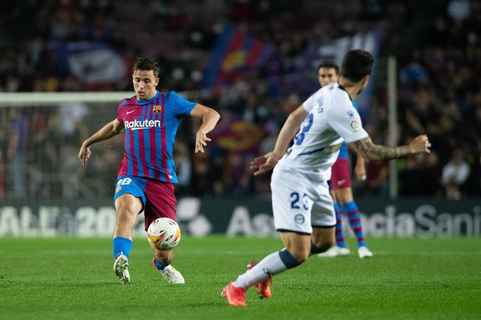 Archivo - 28 Nicolas Gonzalez of FC Barcelona in action during the spanish league, La Liga Santander, football match played between FC Barcelona and Deportivo Alaves at Camp Nou stadium on October 30, 2021, in Barcelona, Spain.