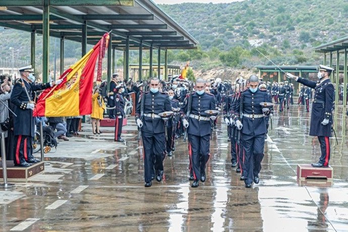 Un total de 139 aspirantes a soldado juran la bandera en la Escuela de Infantería de Marina 'General Albacete y Fuster'