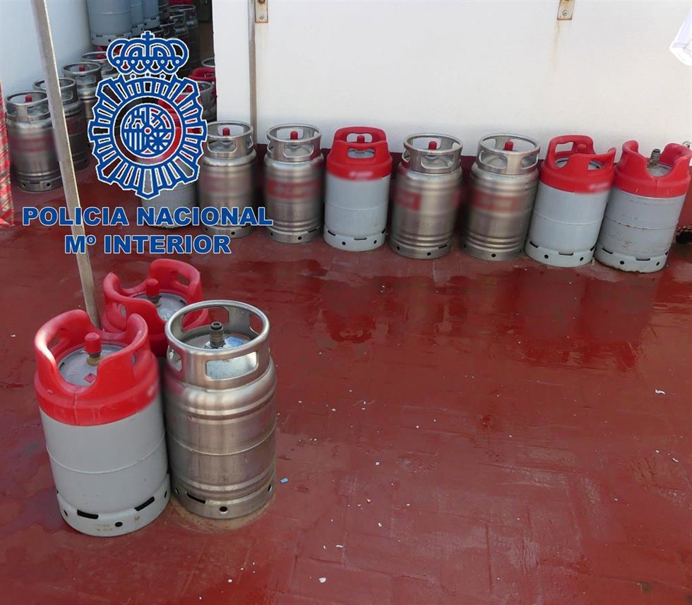 Imagen de algunas de las bombonas de butano intervenidas en Benidorm