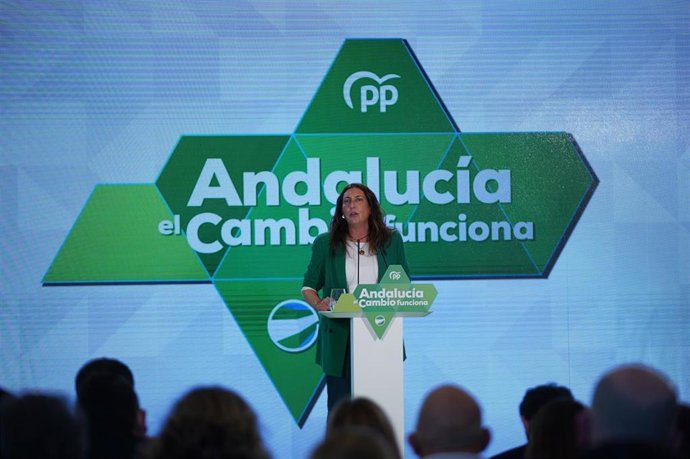 Loles López en la Convención del PP-A 'Tres años de cambio en Andalucía' en Cádiz.