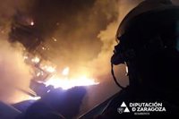 El incendio de la fábrica de zapatos de Illueca (Zaragoza) calcina 1.400 metros cuadrados del polígono El Arenal
