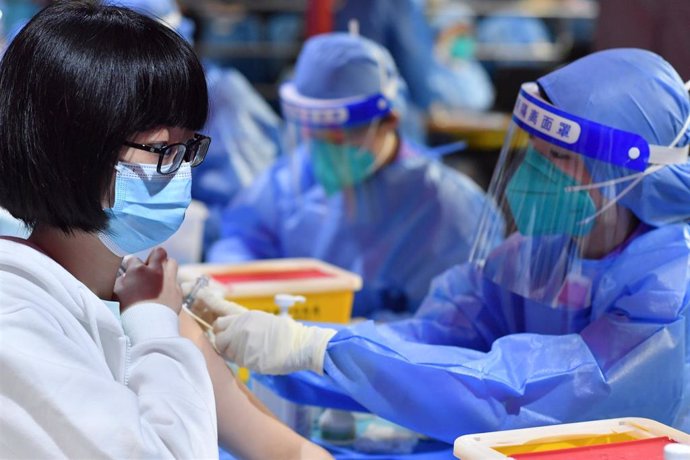 Archivo - Vacunación contra el coronavirus en Pekín