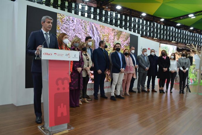 El presidente de la Diputación de Toledo, Álvaro Gutiérrez, presentando la oferta turística de la Institución provincial en Fitur