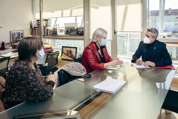 El vicepresidente y consejero de Universidades e Igualdad, Cultura y Deporte, Pablo Zuloaga, se reúne con la alcaldesa de Polanco, Rosa Díaz