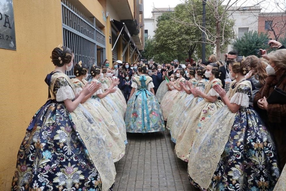 Nerea López desvela el color de su espolín entre las falleritas de su Corte de Honor