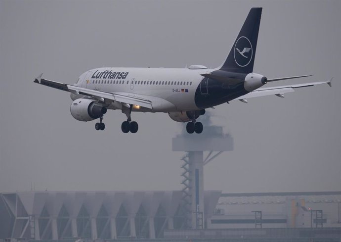 Un avión de la aerolínea alemana Lufthansa