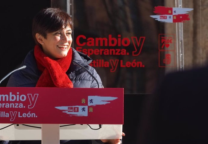 La ministra de Política Territorial y Portavoz del Gobierno, Isabel Rodríguez García, interviene en un acto de campaña en la Plaza del Colegio de Santa Cruz, a 23 de enero de 2022, en Valladolid, Castilla y León, (España). 