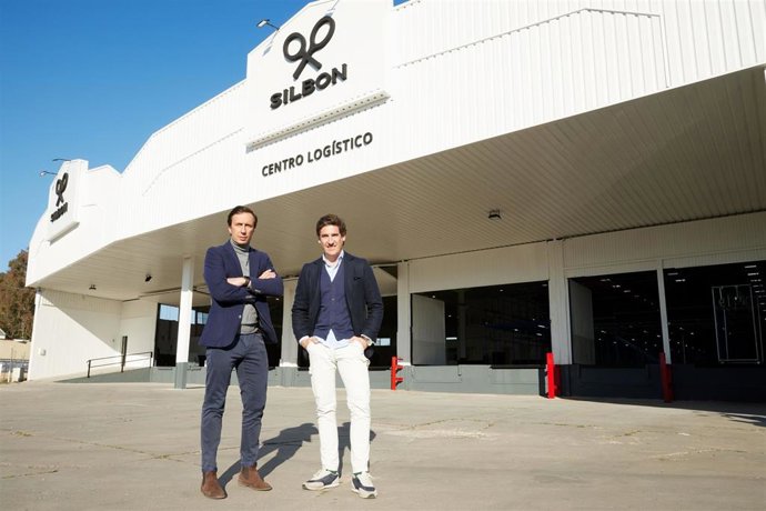 El director de operaciones de Silbon, Juan Jurado, y el CEO de la firma de moda, Pablo López.