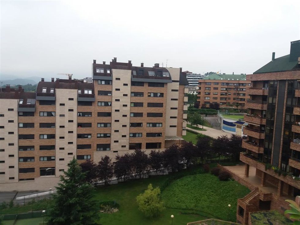 Archivo - Viviendas de Oviedo en la zona de Montecerrao.