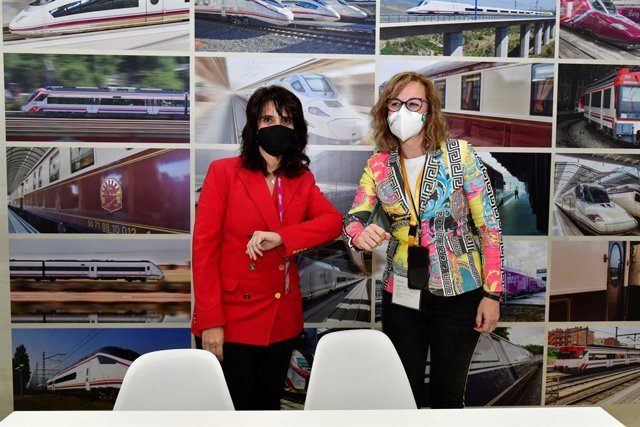 Firma del acuerdo entre la compañía ferroviaria y el Gobierno foral