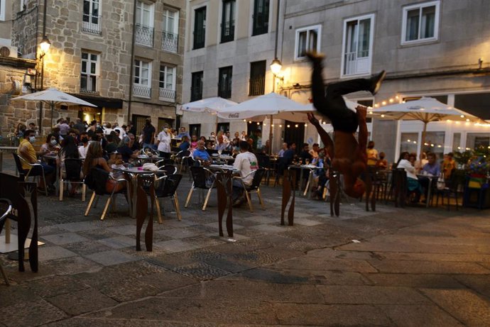 Archivo - Bares y restaurantes en el casco histórico de Ourense.
