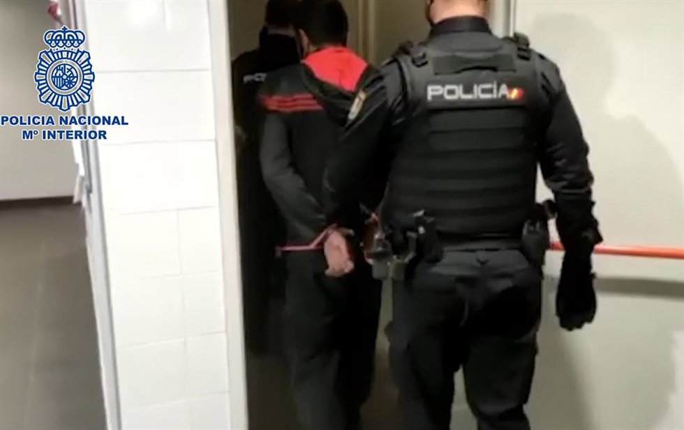 Detenidos tres individuos cuando robaban una cinta transportadora de grandes dimensiones en Móstoles