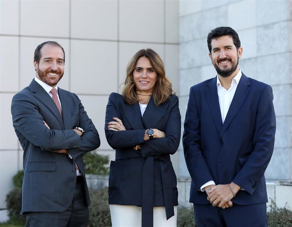 Archivo - Altamira doValue Group ficha a Pedro Valle-Domingues, Marta Pérez Alcalde y Miguel Biel.