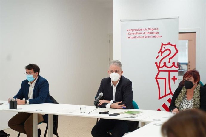 El vicepresidente segundo y conseller de Vivienda y Arquitectura Bioclimática, Héctor Illueca, que ha presidido el Pleno del Observatorio del Hábitat y Segregación Urbana de la Comunidad Valenciana (OHSU)