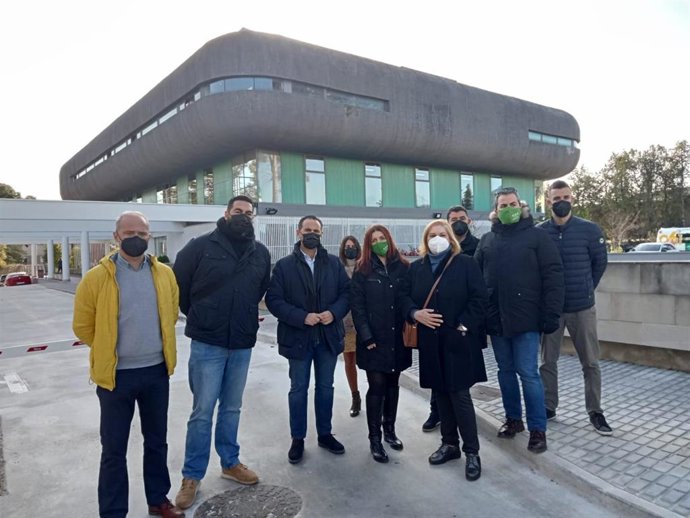 Responsables de CSIF ante la sede de Salud Responde