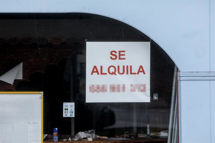 Un cartell d'un lloguer a Madrid
