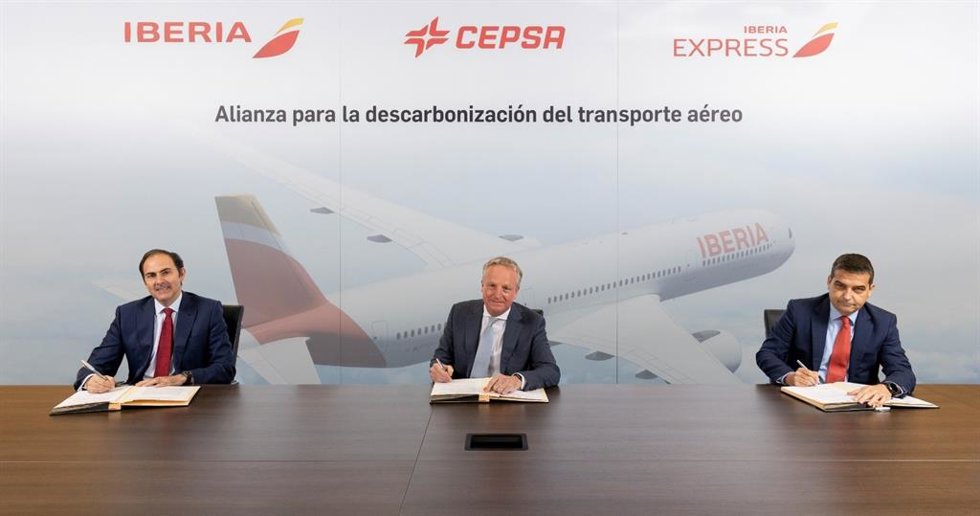 Cepsa e Iberia se alían para descarbonizar el transporte aéreo