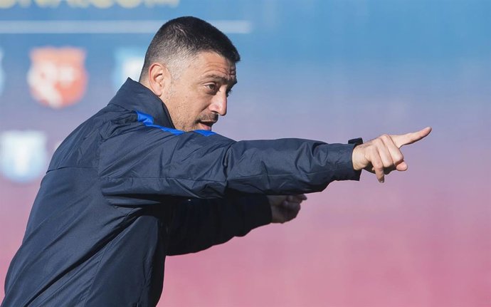 Archivo - El entrenador Francesc Xavier García Pimienta en su etapa en las categorías inferiores del FC Barcelona, una vez anunciada su rescisión de contrato con el Bara B en junio de 2021