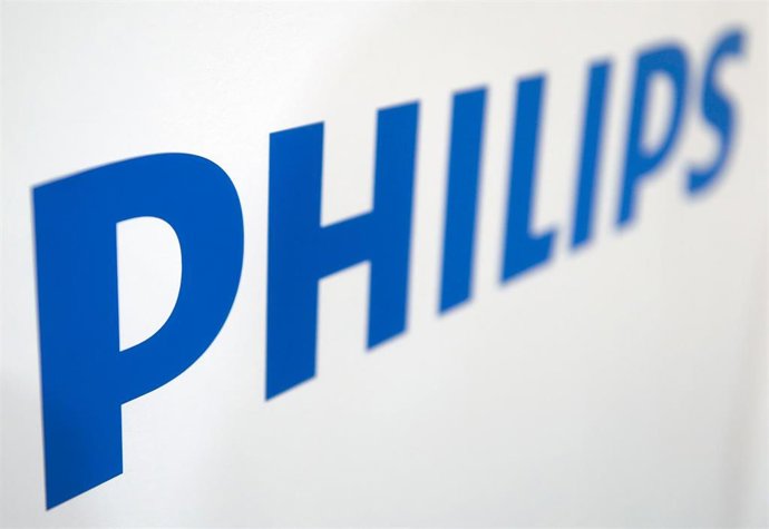 Archivo - FILED - 09 January 2015, US, Las Vegas: The "Philips" company logo is seen at the Consumer Electronics Show (CES) in Las Vegas, USA. Dutch consumer electronics giant Philips reported on Monday a fall in earnings in the final quarter of 2021, b