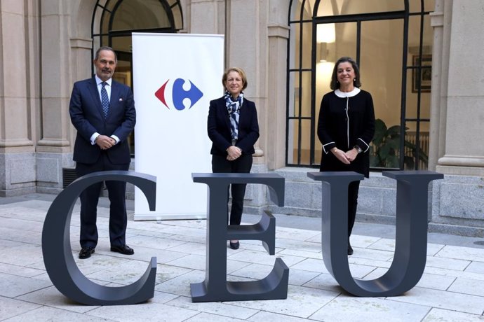 Acuerdo de colaboración entre Carrefour y la Universidad CEU San Pablo.