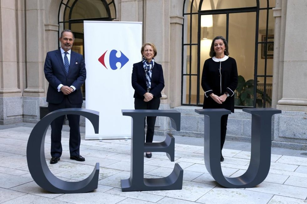 Acuerdo de colaboración entre Carrefour y la Universidad CEU San Pablo.