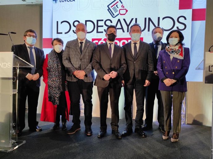 Espadas (3 dcha.), en 'Los Desayunos de Diario Córdoba'.