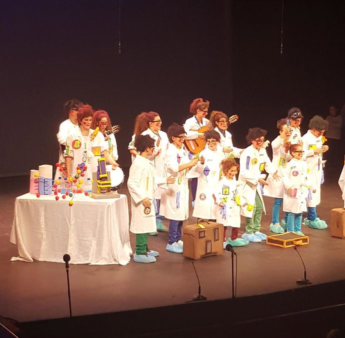 Archivo - Una de las agrupaciones participantes en el Concurso de Carnaval de Córdoba, en una imagen de archivo.