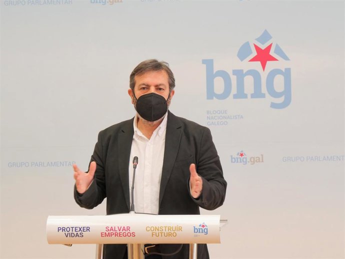 El diputado del BNG Luis Bará en una rueda de prensa ofrecida en la Cámara gallega