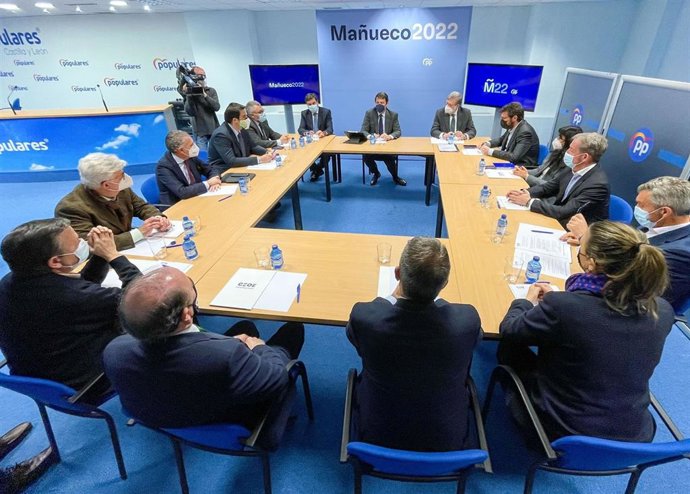 Reunión de la Junta Directiva de CEOE Castilla y León con el candidato del Partido Popular a la Presidencia de la Junta, Alfonso Fernández Mañueco.