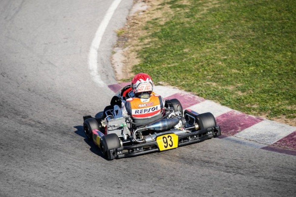 El piloto de MotoGP Marc Márquez entrena con un kart en el circuito de El Vendrell (Tarragona)