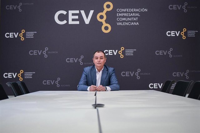 Archivo - El presidente de la Confederación Empresarial de la Comunitat Valenciana, Salvador Navarro, durante una entrevista con Europa Press, en Valencia, Comunidad Valenciana (España), a 9 de marzo de 2021