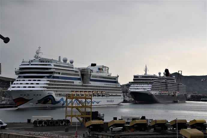 Cruceros Queen Elizabeth y Aidablu en el Puerto de Cartagena