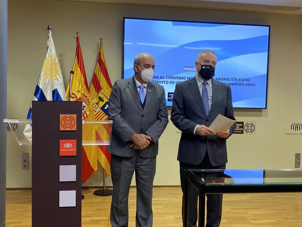 El presidente de la Cámara de Representantes de Uruguay, Alfredo Fratti, y el presidente de las Cortes de Aragón, Javier Sada.
