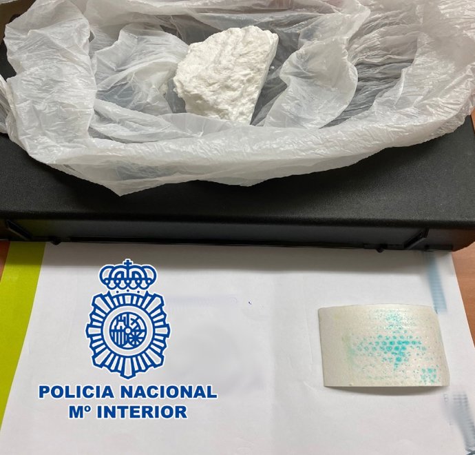 Cocaína intervenida al detenido