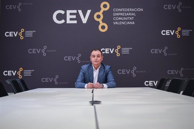 Archivo - Arxiu - El president de la Confederació Empresarial de la Comunitat Valenciana, Salvador Navarro, durant una entrevista amb Europa Press, a València, Comunitat Valenciana (Espanya), a 9 de març de 2021