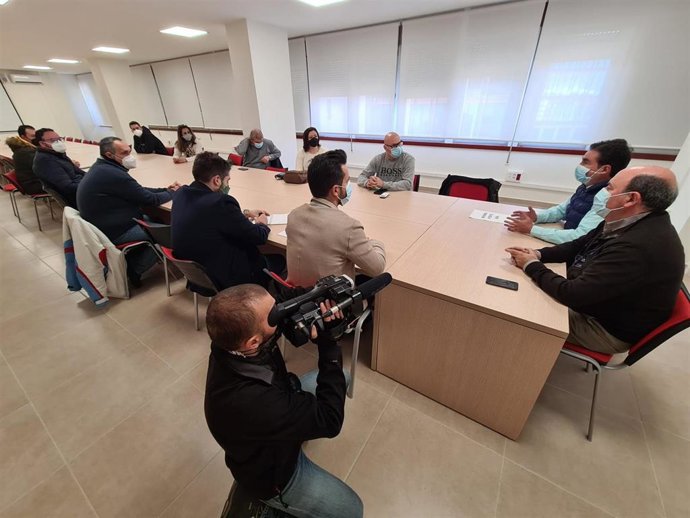 Reunión con responsables sindicales sobre el ERE en el centro de trabajo de Atento en Jaén