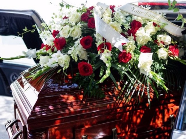 Las flores son una muestra de respeto y una tradición importante en los funerales