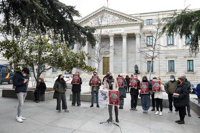 Concentración de CGT ante el Congreso de los Diputados contra la reforma laboral.