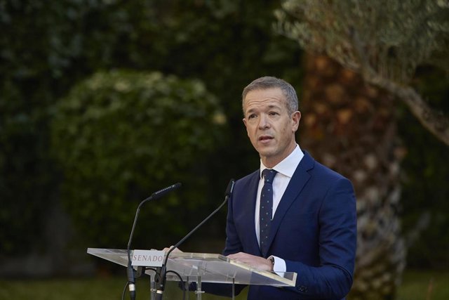 Archivo - El presidente del Senado, Ander Gil, preside el acto de homenaje a las víctimas de la Covid-19 y a quienes han luchado contra la pandemia, en la Plaza de la Marina, a 21 de diciembre de 2021, en Madrid (España). Durante el acto, se han descubier