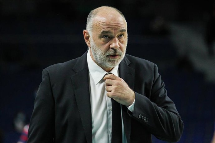 El entrenador del Real Madrid, Pablo Laso, durante un partido de la Euroliga ante Baskonia en la temporada 2021-2022.
