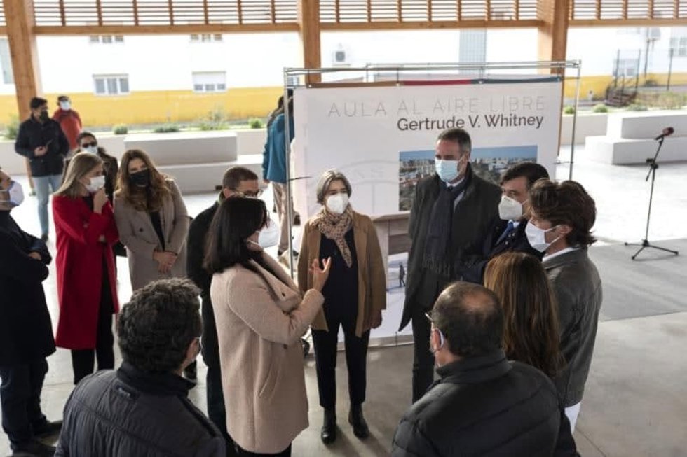 La UHU inaugura el primer aula universitaria al aire libre para combatir el Covid-19 .